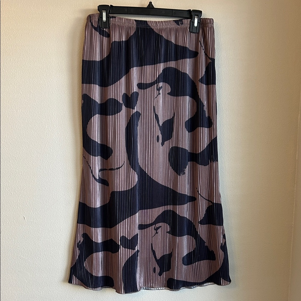 Stylish Women's Skirt in Black and Gray Size Large - Picture 2 of 4